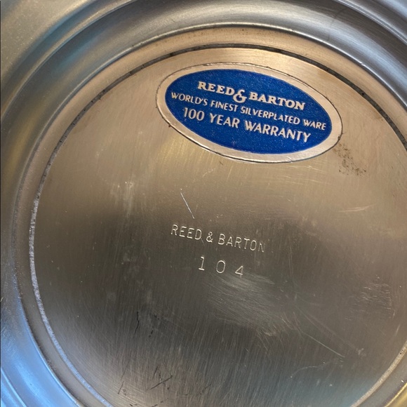 Elegant Silver Serveware Bowl - Picture 3 of 3